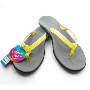 NEW Olukai Girls Sandals Ho'opio Pineapple/Pale Grey Size 6 NWT
